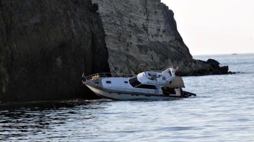 Sahil G&uuml;venlik Ekipleri, Yasadışı Ge&ccedil;meye &Ccedil;alışanları Hayata Bağladı