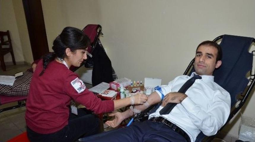 Yeşilyurt Belediyesi Personelinden Kan Bağışı