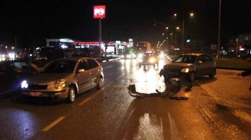 &Ccedil;arşamba&rsquo;da Trafik Kazası: 2 Yaralı