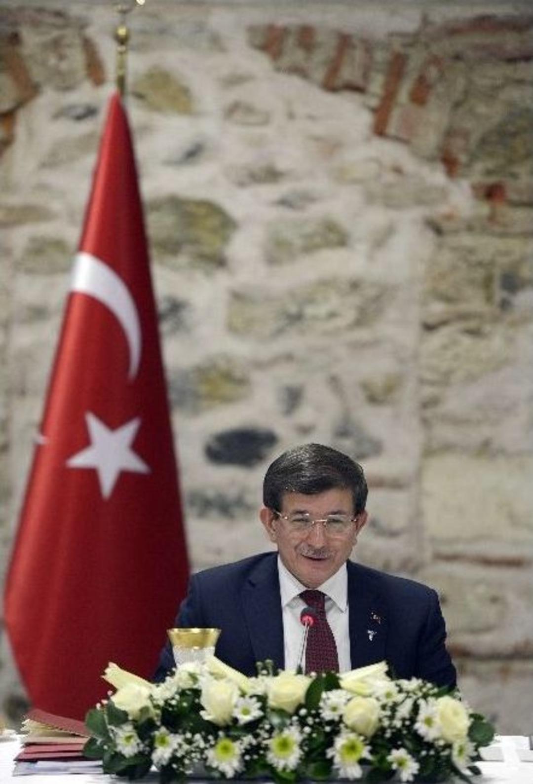 Davutoğlu, İşadamları İle Yemekte Buluştu