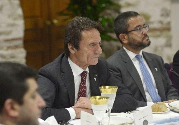 Davutoğlu, İşadamları İle Yemekte Buluştu G4