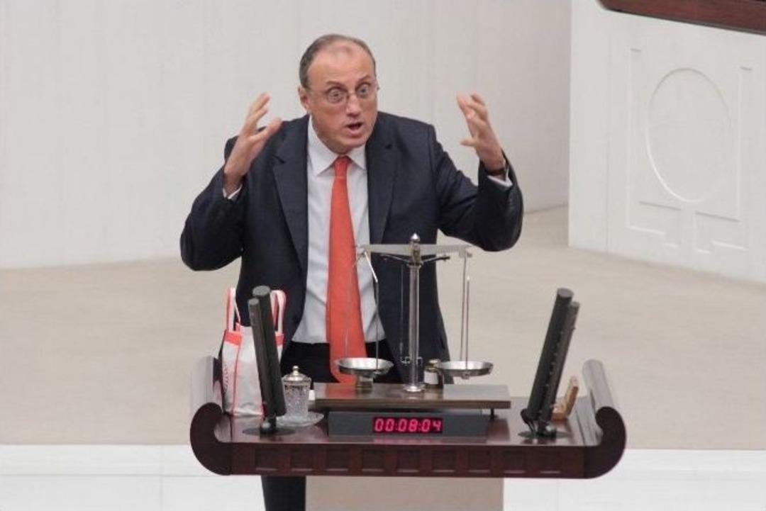 Chp&rsquo;li Vekil Meclis K&uuml;rs&uuml;s&uuml;ne Terazi İle &Ccedil;ıktı