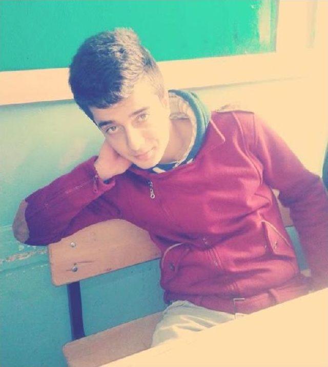 Uşak'ta Bir Öğrenci Bıçaklanarak Öldürüldü