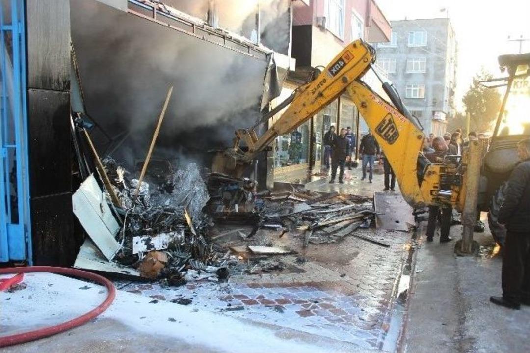 &Ccedil;arşamba&rsquo;da Depo Yangını