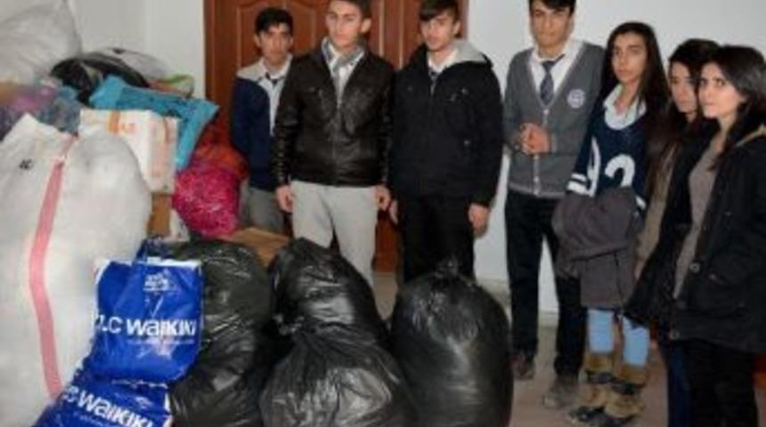 Hakkari&rsquo;deki &Ouml;ğrencilerden Kobani&rsquo;ye Kıyafet Yardımı
