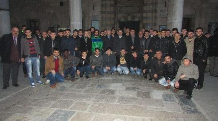 &Uuml;niversite &Ouml;ğrencileri Sabah Namazında Buluştu