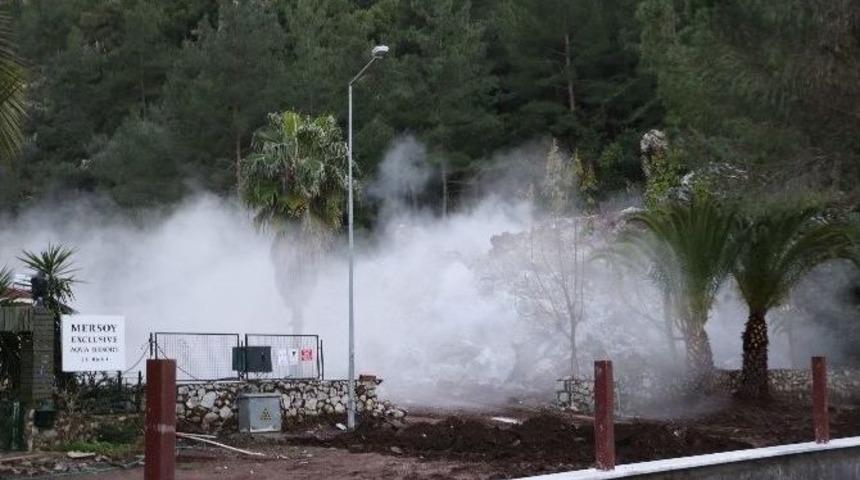 Otel Arazisindeki Dev Kayalar Dinamitle Patlatıldı