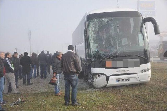 Sandıklı’da Otobüs İle Kamyon Çarpıştı: 3 Yaralı
