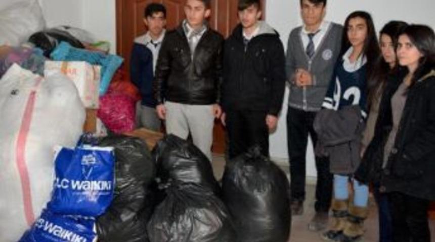Hakkarili &Ouml;ğrenciler Kobani İ&ccedil;in Yardım Topladı