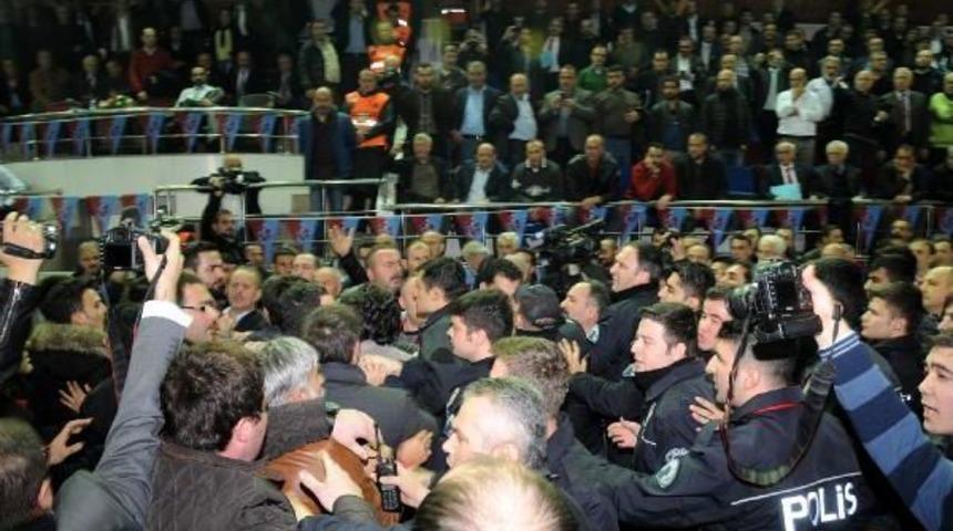Trabzonspor'un Genel Kurulu Kavgayla Başladı (Haberine Ek)