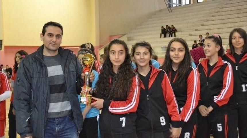 Yıldızlar Voleybol Turnuvası Sona Erdi