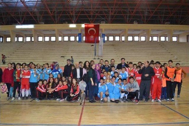 Yıldızlar Voleybol Turnuvası Sona Erdi