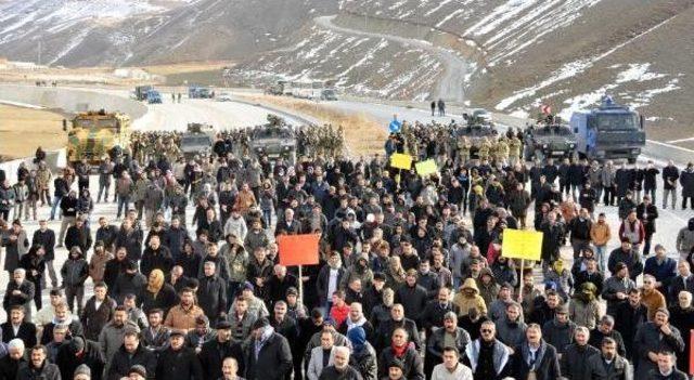 İran Sınırında Protesto Yürüyüşü