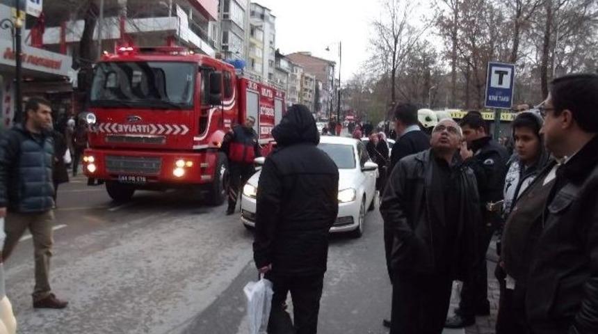 &Ccedil;atı Katındaki Yangın Korkuttu