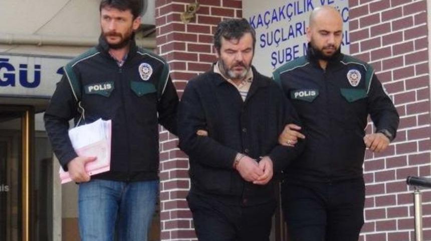 Balkonda Saksıda Yetiştirilen Esrara G&ouml;zaltı