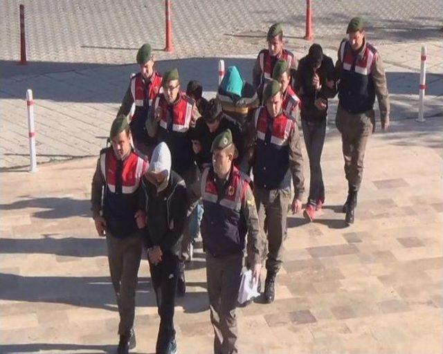 &Ccedil;aldıkları 3 Bin Liralık Televizyonu Bayiye 75 Liraya Satınca Yakalandılar 1