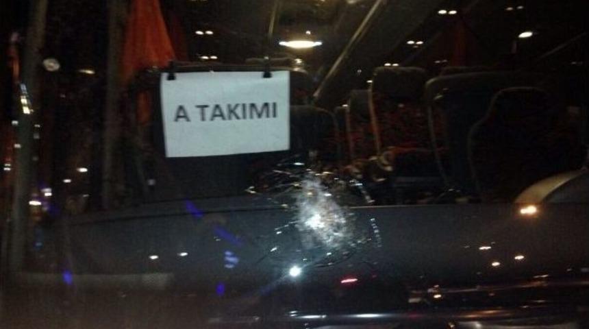 Kayserispor Kafilesine Taşlı Saldırı