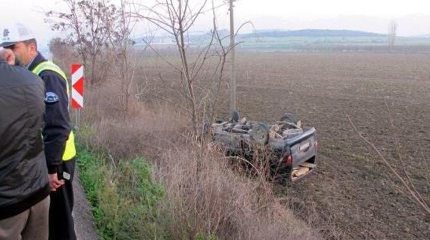 Şarampole U&ccedil;an Kamyonet S&uuml;r&uuml;c&uuml;n&uuml;n Burnu Bile Kanamadı