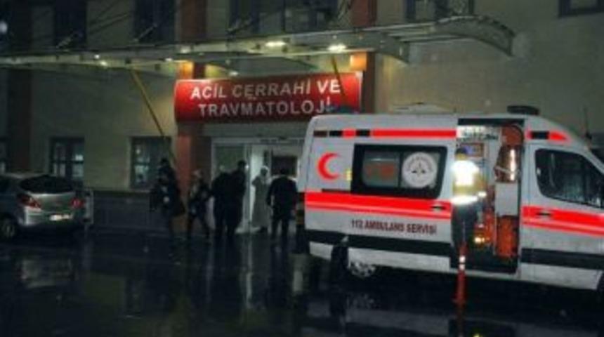 Otomobil Elektrik Direğine &Ccedil;arptı: 1 Yaralı