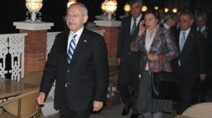 Kılı&ccedil;daroğlu İzmir'de Fidan Dağıttı (3)