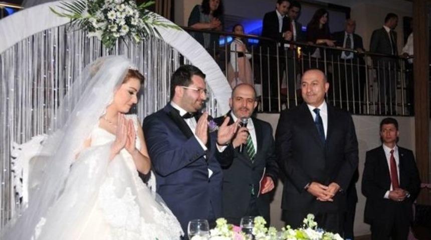 Bakan &Ccedil;avuşoğlu Alanya&rsquo;da Nikah Şahitliği Yaptı