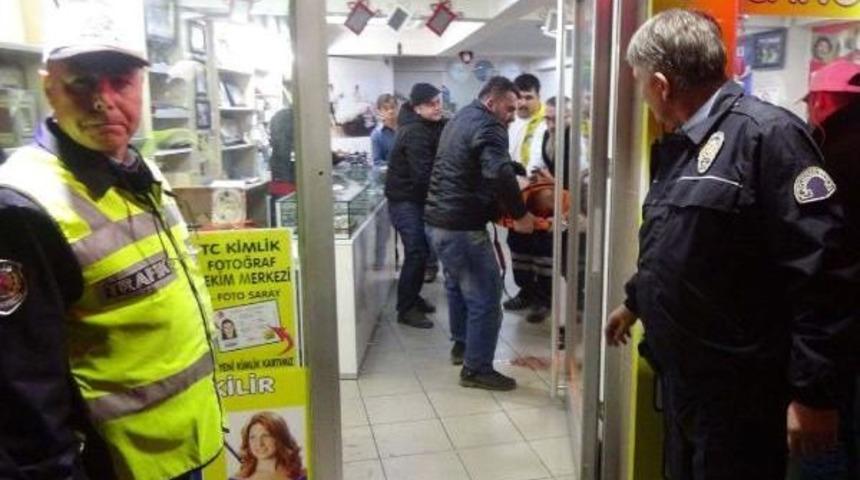 Yengesini Ve Erkek Arkadaşını Sopayla D&ouml;vd&uuml;