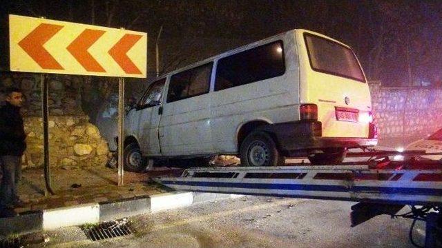 Manisa&rsquo;da Alkol Ve Sisli Hava Kazayı Beraberinde Getirdi 1