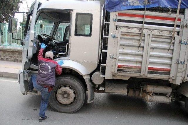 Yol Verme Yüzünden Kamyon Şoförünü Vurdular