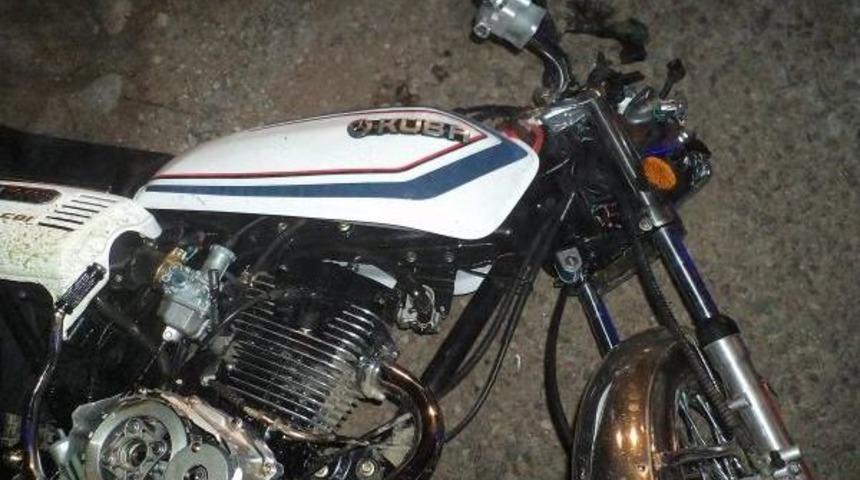 Trakt&ouml;re &Ccedil;arpan 15 Yaşındaki Motosikletli &Ouml;ld&uuml;