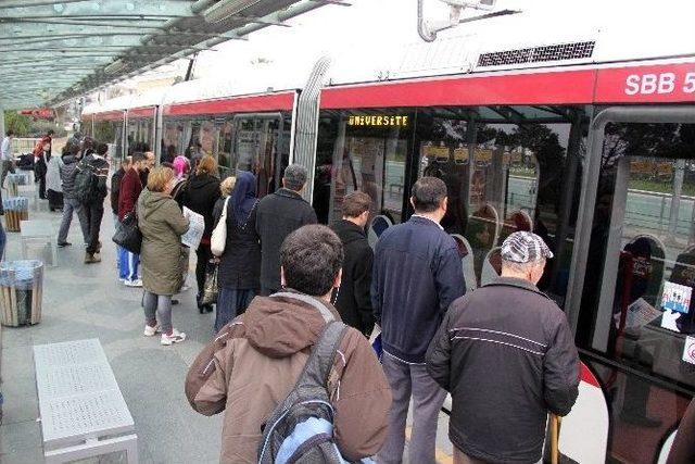 Tramvaylarda Unutulan Eşyalar "yok Artık" Dedirtiyor 3