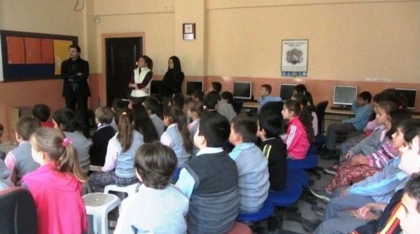 İlkokul &Ouml;ğrencilerine Deprem Eğitimi Verildi