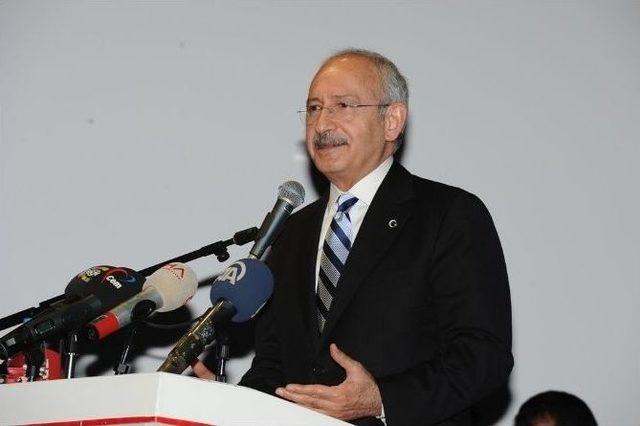 Kılı&ccedil;daroğlu&rsquo;ndan Karşıyaka&rsquo;nın Filizleri&rsquo;ne &Ouml;vg&uuml; 1
