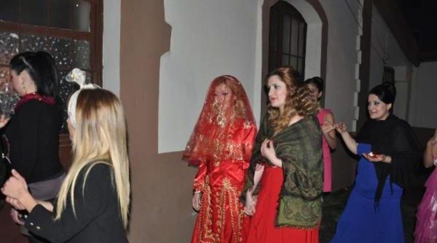 Y&uuml;z Nakilli Recep Sert'in D&uuml;ğ&uuml;n&uuml; &Ouml;ncesi Kına Gecesinde Mutluluk G&ouml;zyaşları