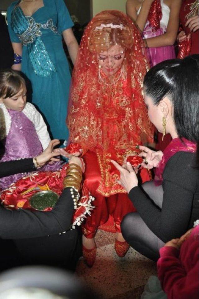 Yüz Nakilli Recep Sert'in Düğünü Öncesi Kına Gecesinde Mutluluk Gözyaşları