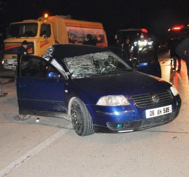 Kırıkkale’De Otomobil Temizlik Aracına Çarptı: 2’Si Ağır, 5 Yaralı