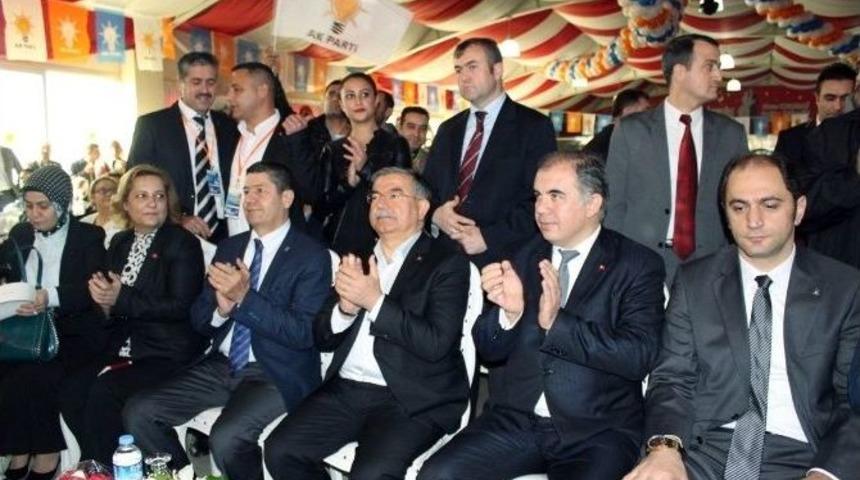 İsmet Yılmaz İzmir&rsquo;den Muhalefete Y&uuml;klendi