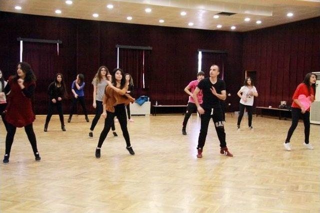 (özel Haber) Türkiye’de Bir İlk, Zumba Artık Üniversitede