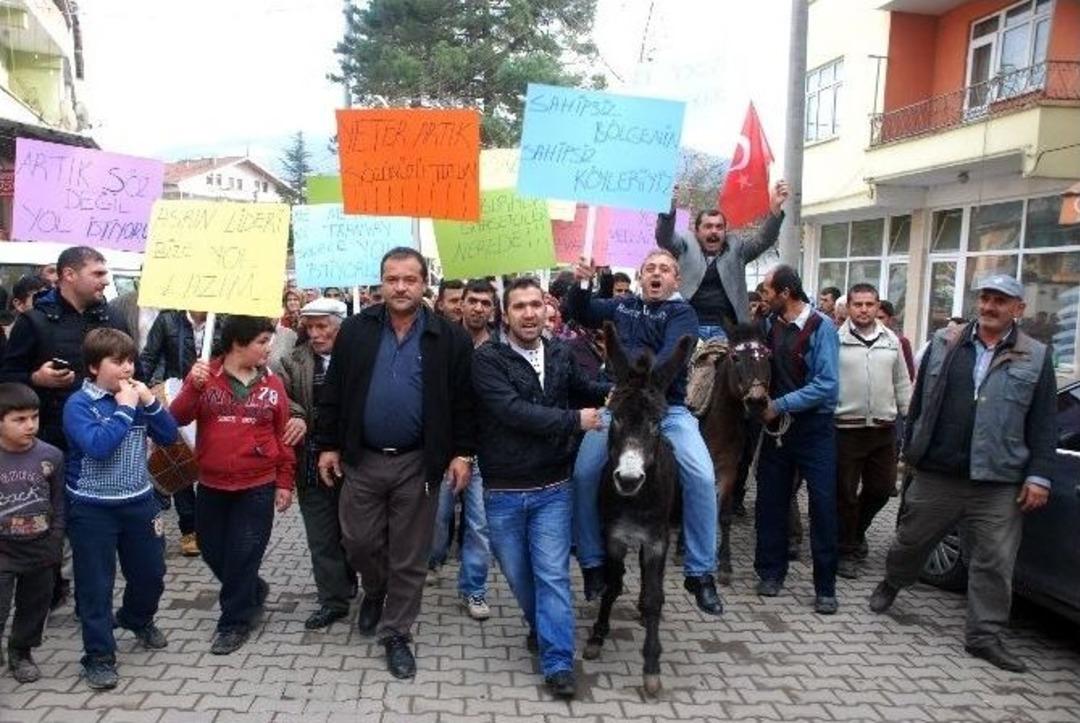K&ouml;yl&uuml;lerden Atlı Eşekli Yol Eylemi