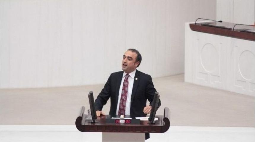 Ak Parti Milletvekili İ&ccedil;ten Meclis K&uuml;rs&uuml;s&uuml;ne Tuzlukla &Ccedil;ıktı