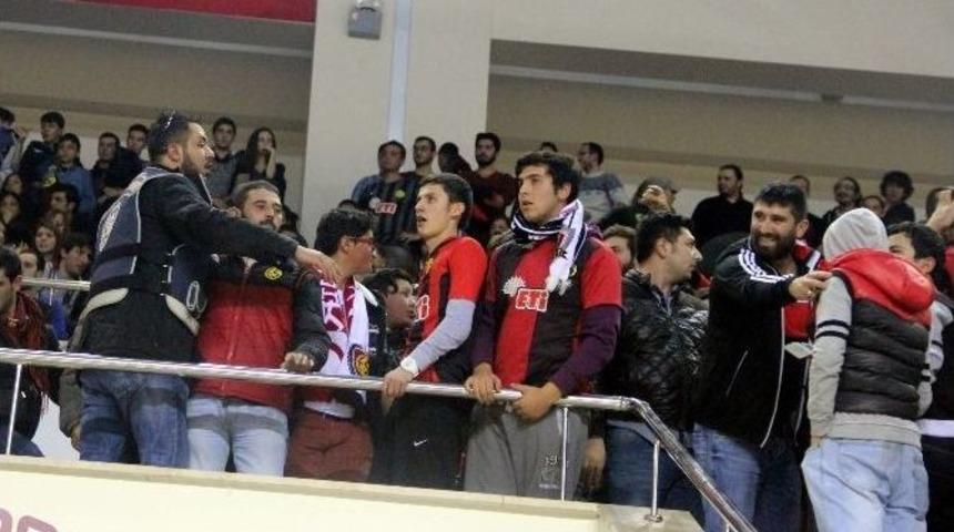 Nsk Eskişehir Basket- Fenerbah&ccedil;e &Uuml;lker Ma&ccedil;ında Olay &Ccedil;ıktı