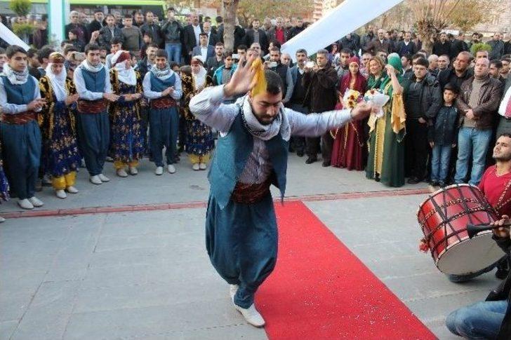 Bakan Eker, Diyarbakır’da Bir Restoranın Açılışına Katıldı G2