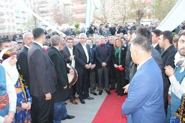 Bakan Eker, Diyarbakır’da Bir Restoranın Açılışına Katıldı G3