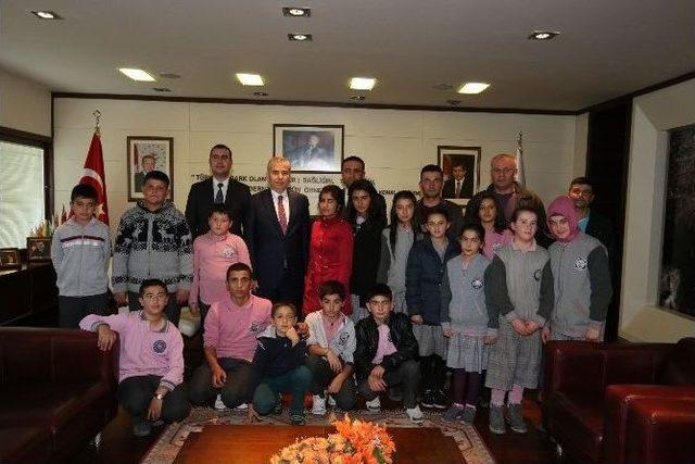 Antalyalı Öğrencilerden Başkan Zolan’a Ziyaret