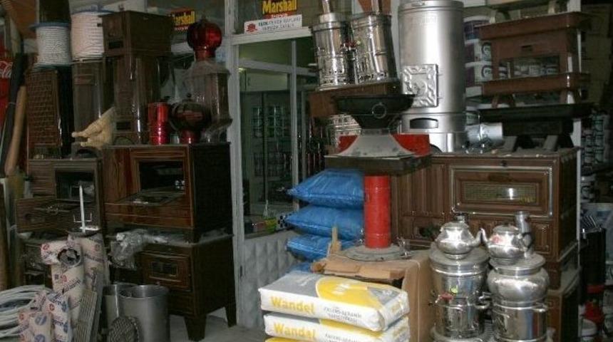 (&ouml;zel Haber) G&ouml;&ccedil; K&ouml;yleri Boşalttı, Sobalar Esnafa Kaldı