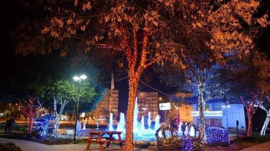 Muratpaşa Belediyesi&rsquo;nden Yeni Yıl S&uuml;slemeleri