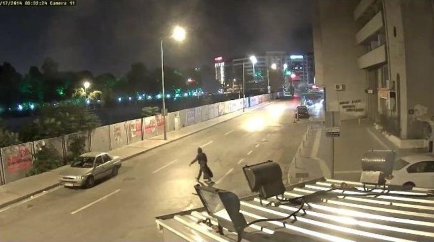 Duvarı Delip D&ouml;viz B&uuml;rosunu Soyanlar Kamerada