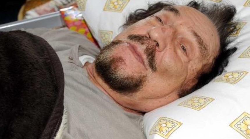 Karikat&uuml;rist Bedri Koraman, Yoğun Bakımda