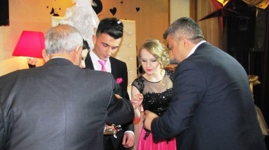 Başkan &Ccedil;alışkan, Gen&ccedil; &Ccedil;ifte Y&uuml;z&uuml;k Taktı