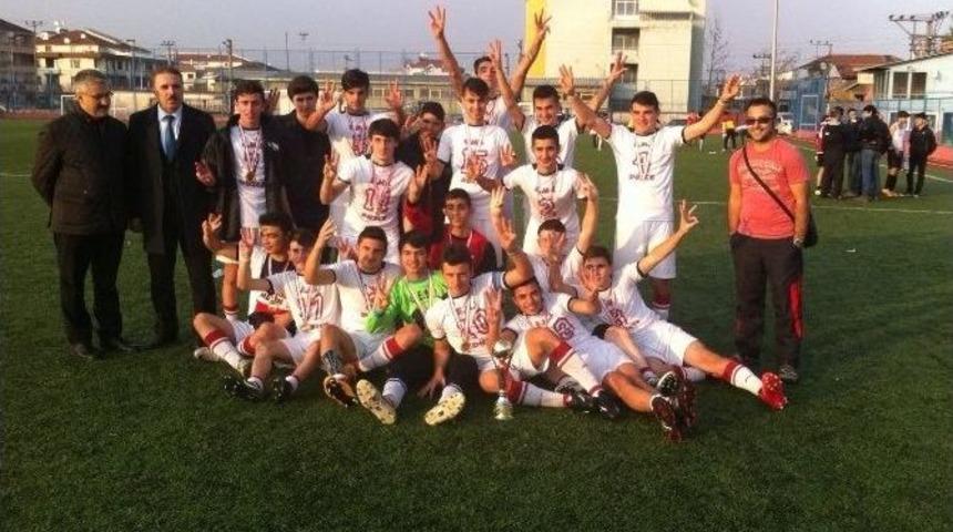 Şampiyon Unvanını Korudu