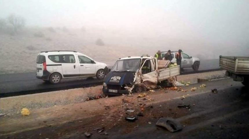 K&uuml;tahya&rsquo;da Zincirleme Trafik Kazası: 6 Yaralı